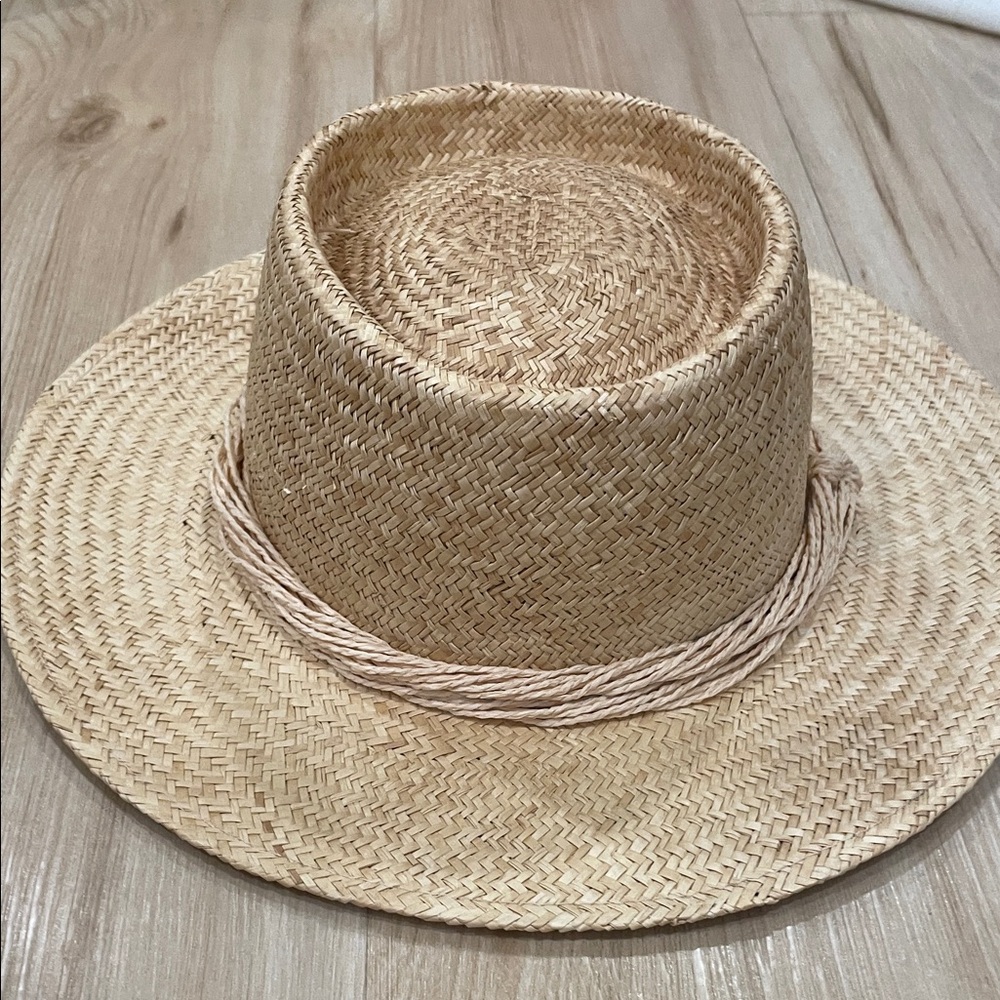 Perfect summer straw hat!Peter Grimm Straw Fedora Hat with Dark Brown Inner Band - Picture 5 of 5